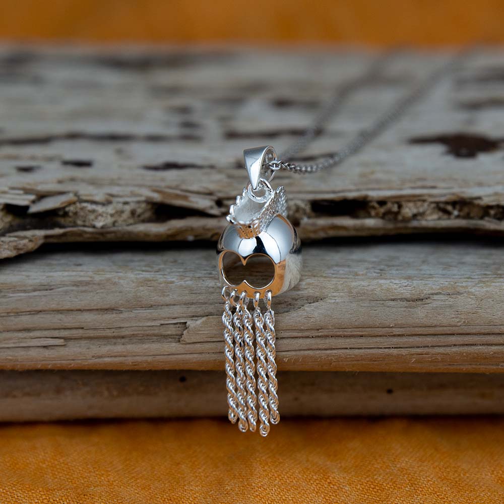Pendentif casque de guerrier Ikaika