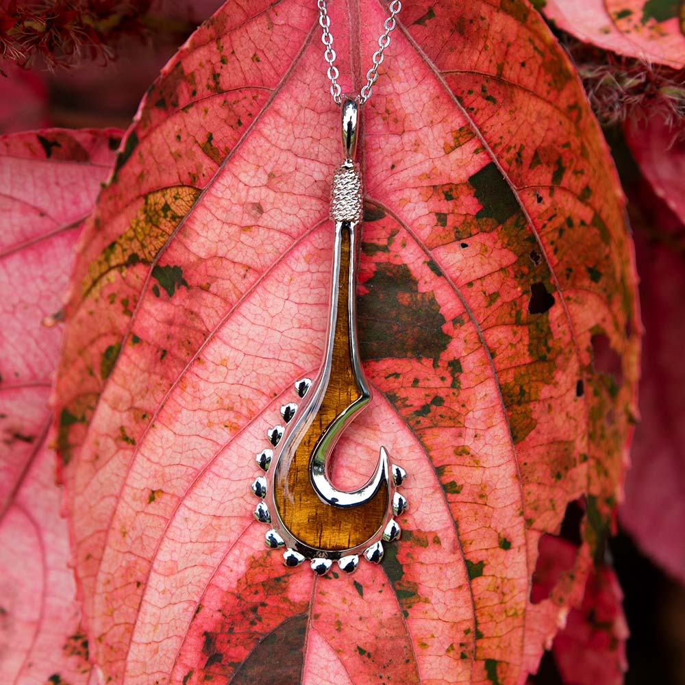 Pendentif club en dents de requin hawaïen Koa Wood