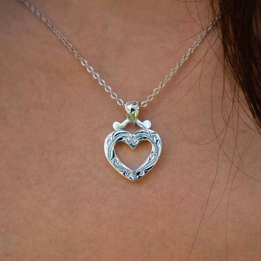 L'amour vient du pendentif coeur