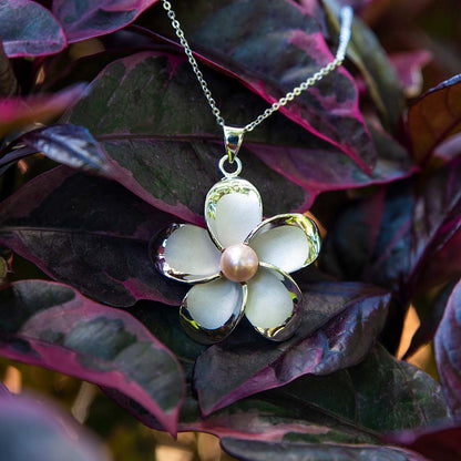Pendentif Plumeria Perle
