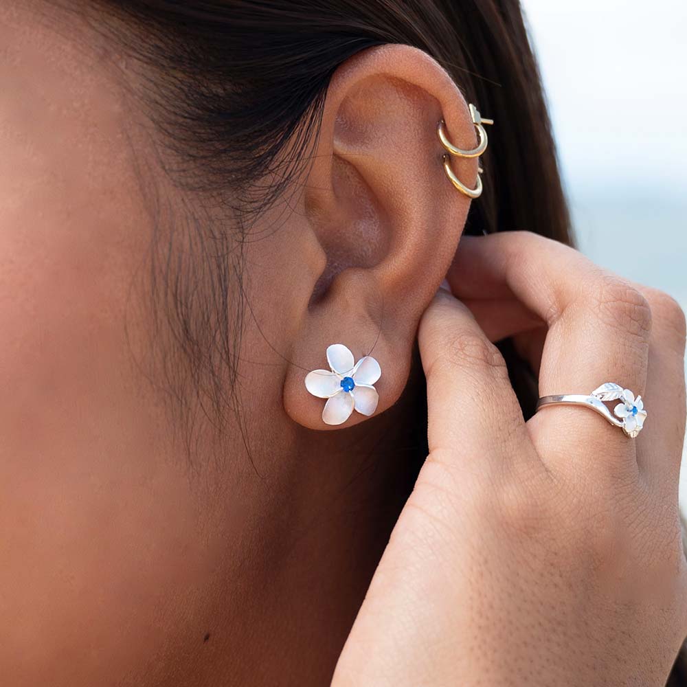 Boucles d'oreilles à tige mates Plumeria 