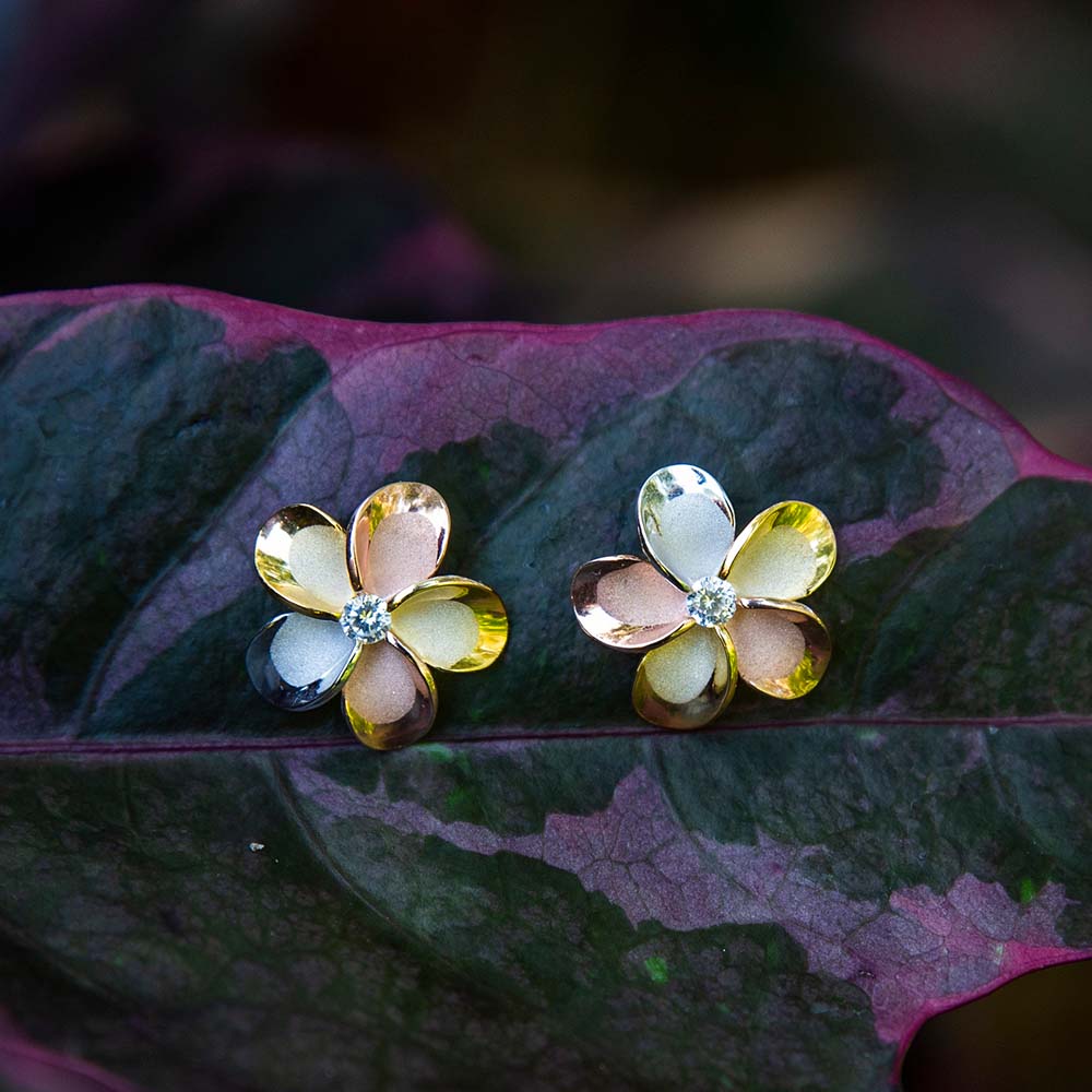 Boucles d'oreilles clous Plumeria