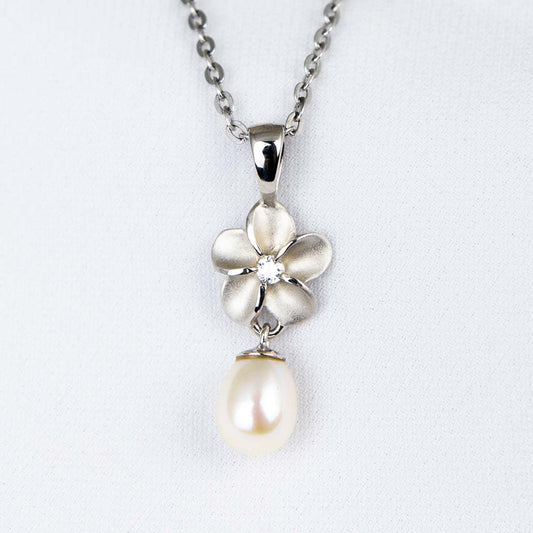 Pendentif perle de sort floral Plumeria