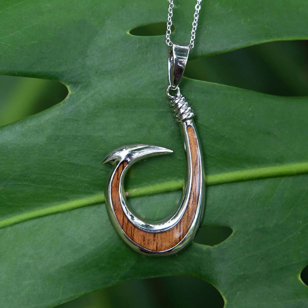 Pendentif hameçon Laysan en bois de Koa