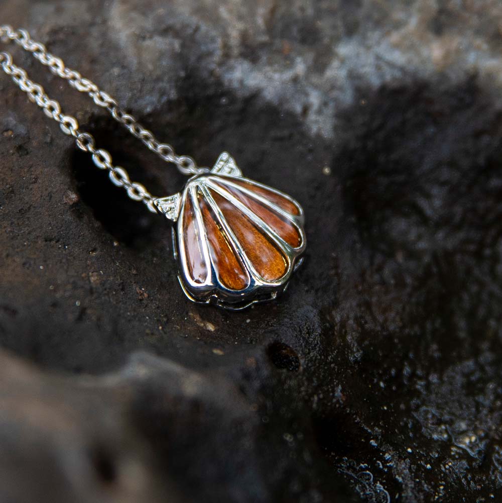 Pendentif coquille d’huître en bois de Koa
