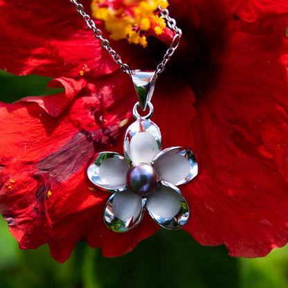 Pendentif Plumeria Perle