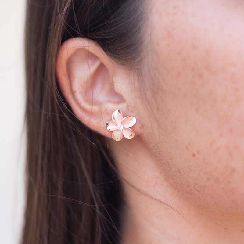 Boucles d'oreilles clous Plumeria