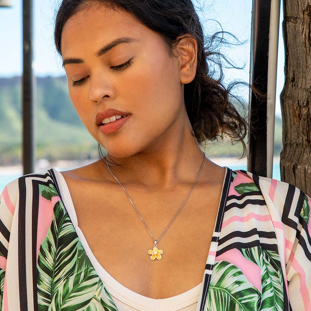 Pendentif Plumeria Givre