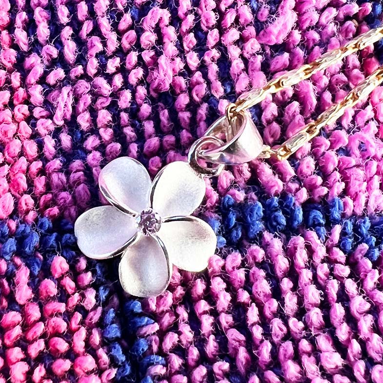 Pendentif Plumeria finition mate